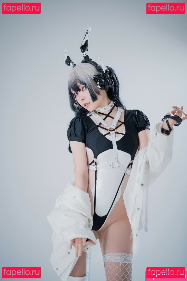 Ely / Ely_eee / eeelyeee Onlyfans Photo Gallery 