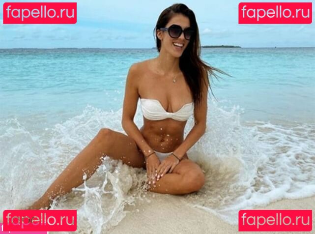 Iris Mittenaere / IrisMittenaereO / irismittenaere / irismittenaere.missunivers / summerxiris Onlyfans Photo Gallery 