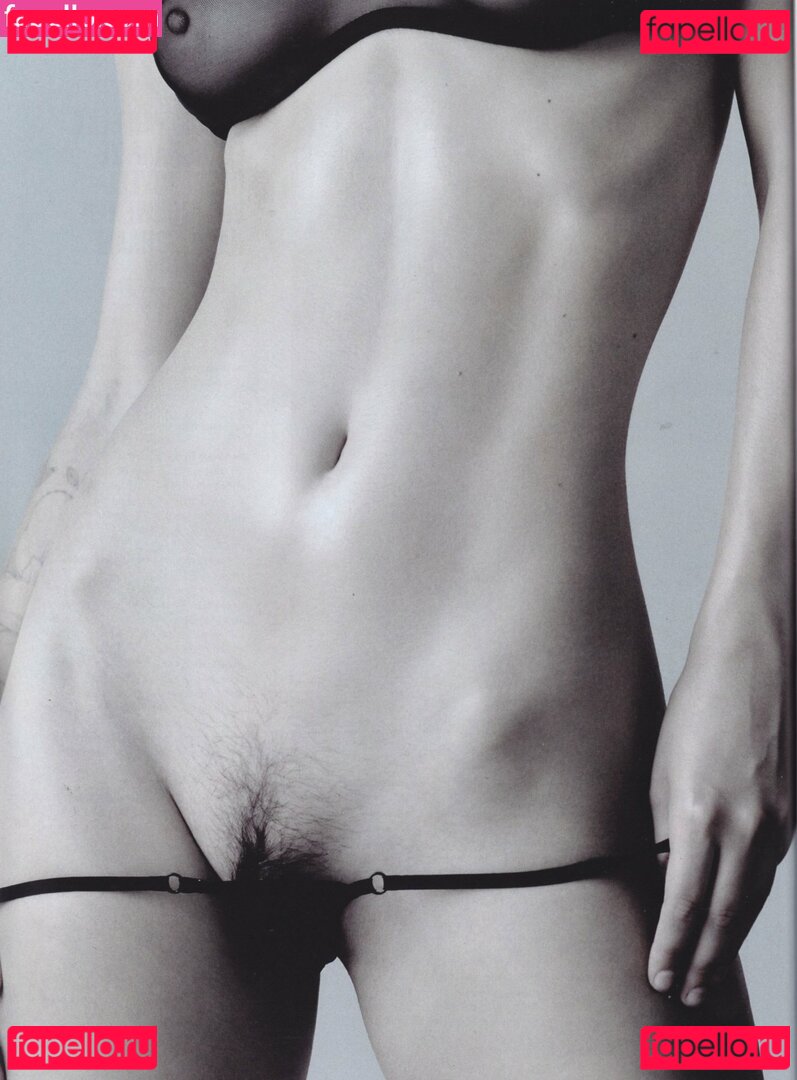 Elfa Floria / call.me.elfa Onlyfans Photo Gallery 