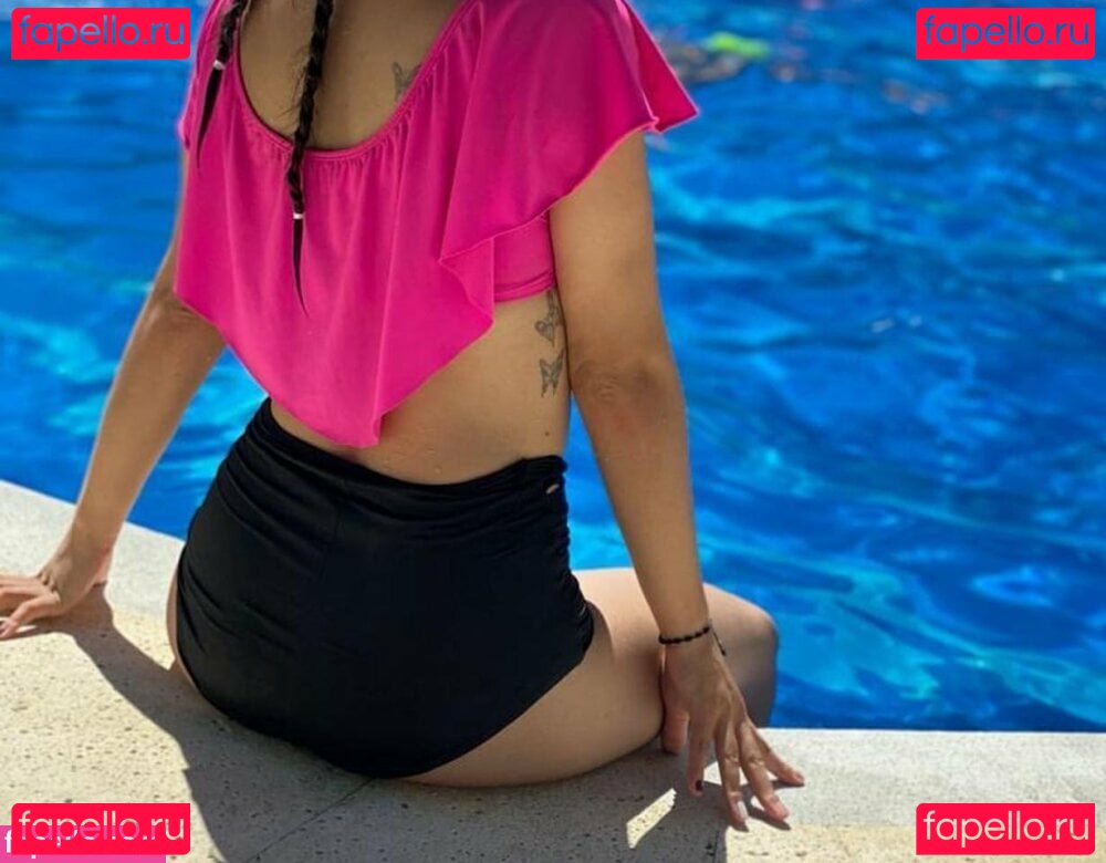 ellakalinin / ellakalinin00 Onlyfans Photo Gallery 