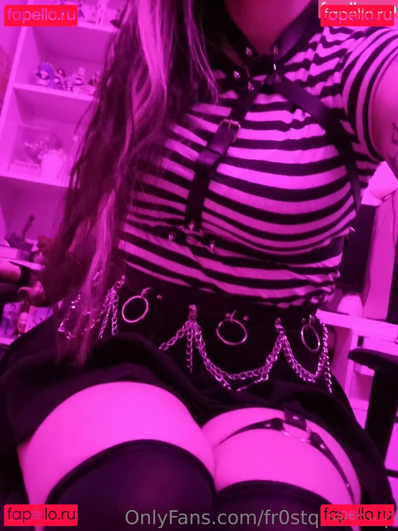 fr0stqueenvip / freakingrican45 Nude Onlyfans Photo 47