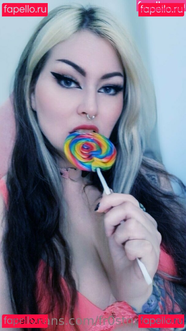fr0stqueenvip / freakingrican45 Nude Onlyfans Photo 8