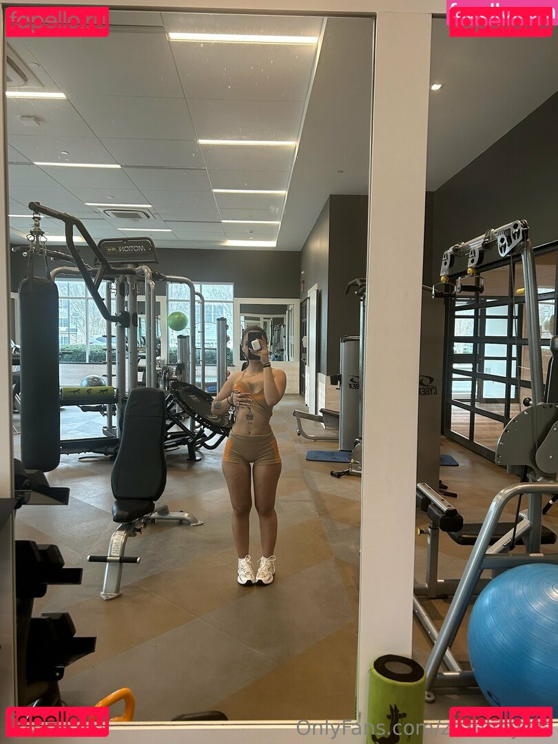 theofficialbabybzz / zzbabyzz Onlyfans Photo Gallery 