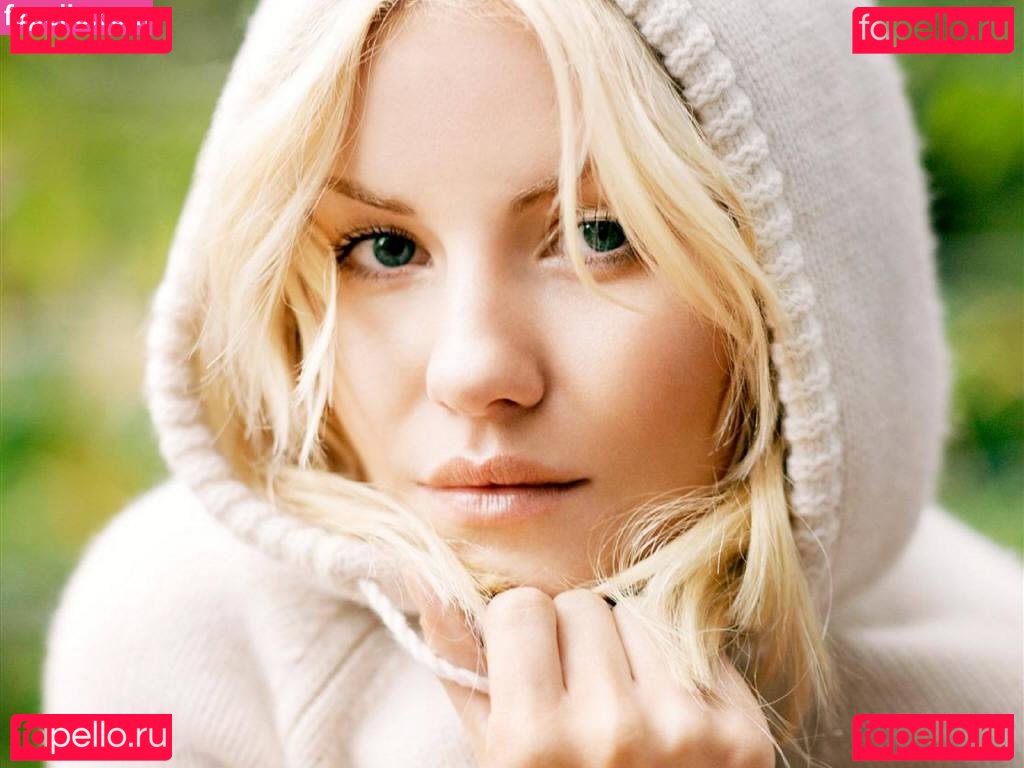 Elisha Cuthbert / Girl Next Door / elishaphaneuf Onlyfans Photo Gallery 