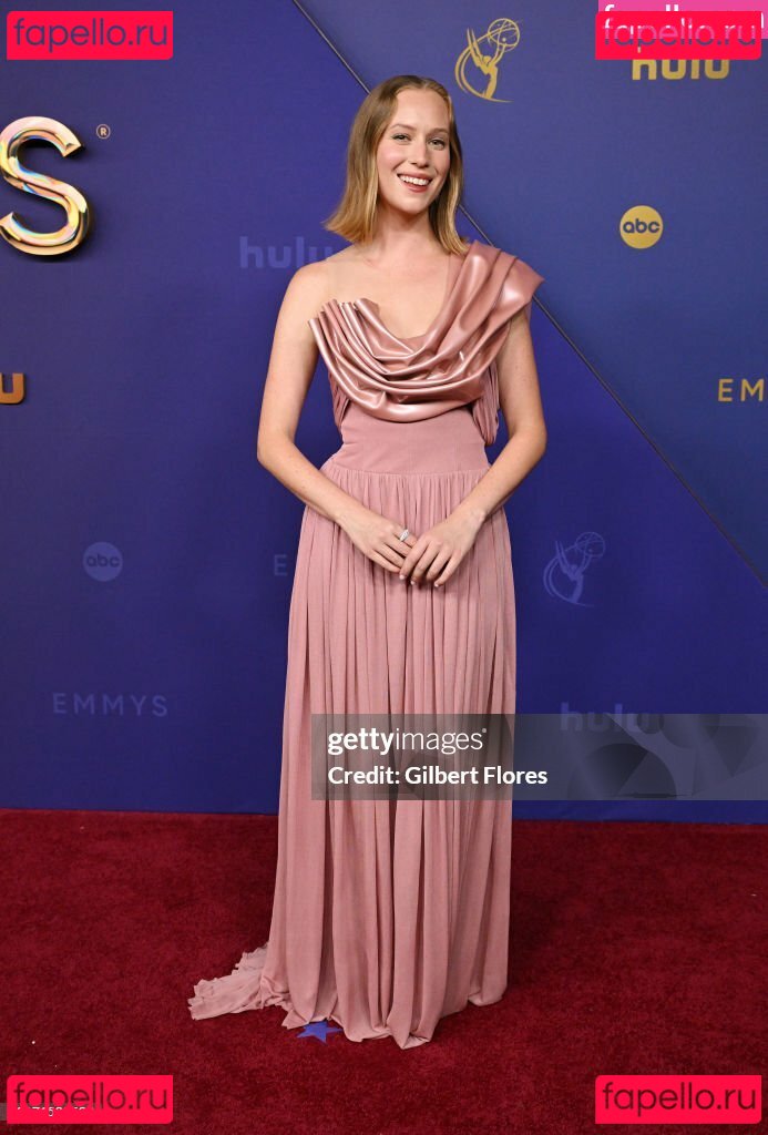 Hannah Einbinder / hannaheinbinder Onlyfans Photo Gallery 