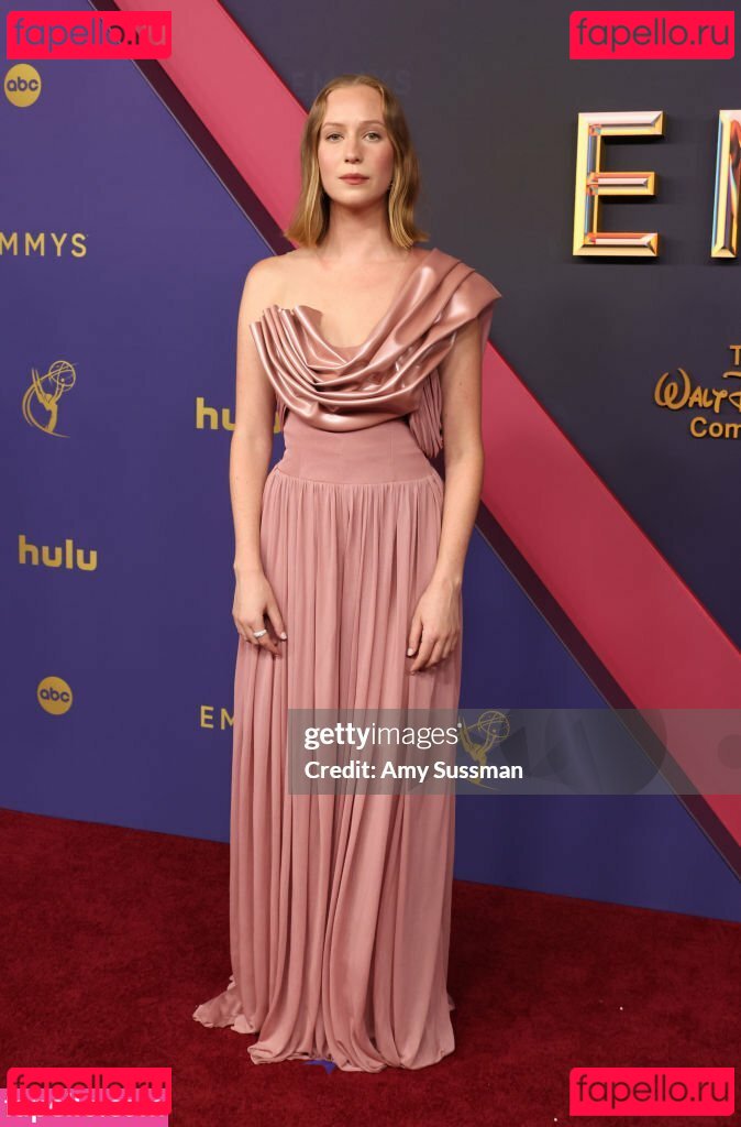 Hannah Einbinder / hannaheinbinder Onlyfans Photo Gallery 