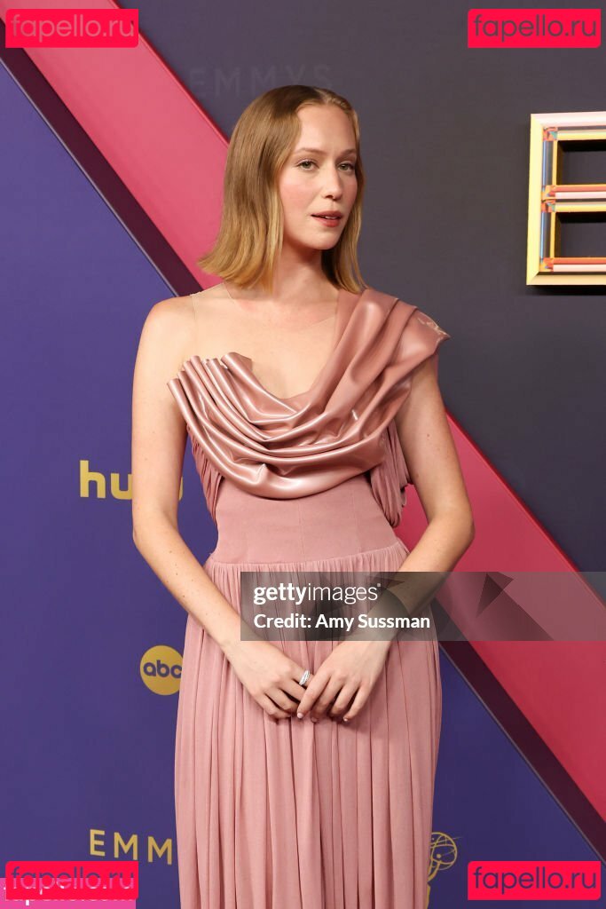 Hannah Einbinder / hannaheinbinder Onlyfans Photo Gallery 