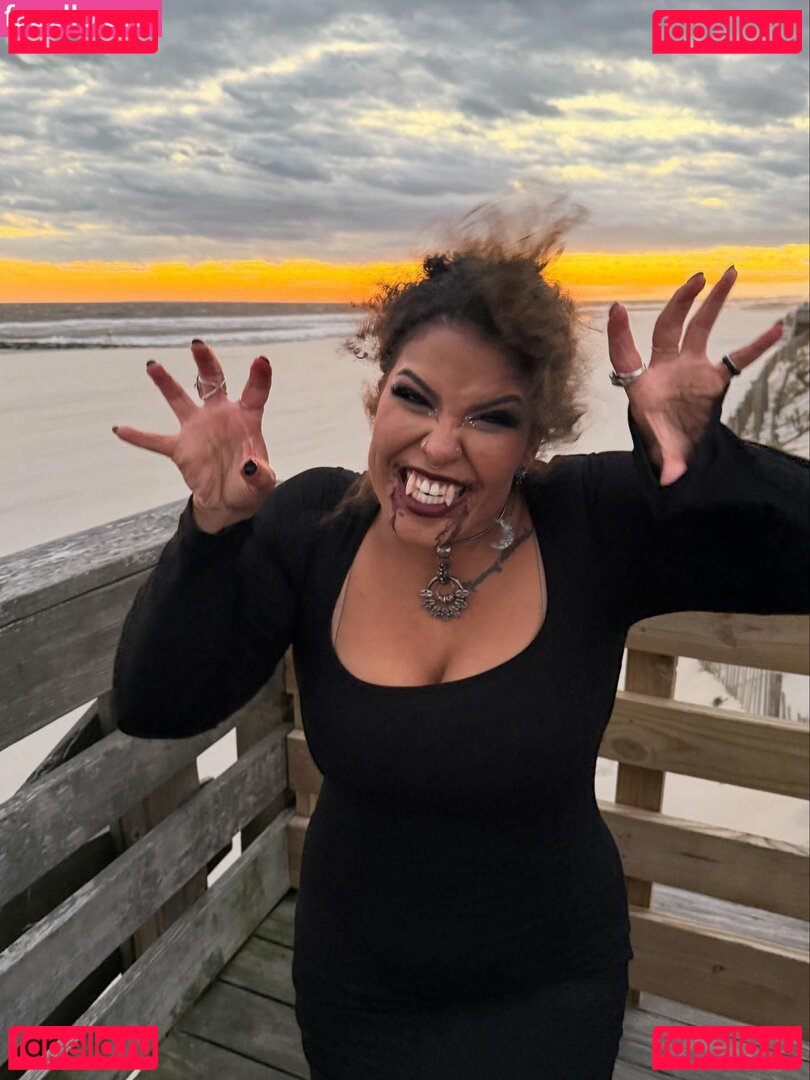 Willow Nightingale / willowwrestles Onlyfans Photo Gallery 