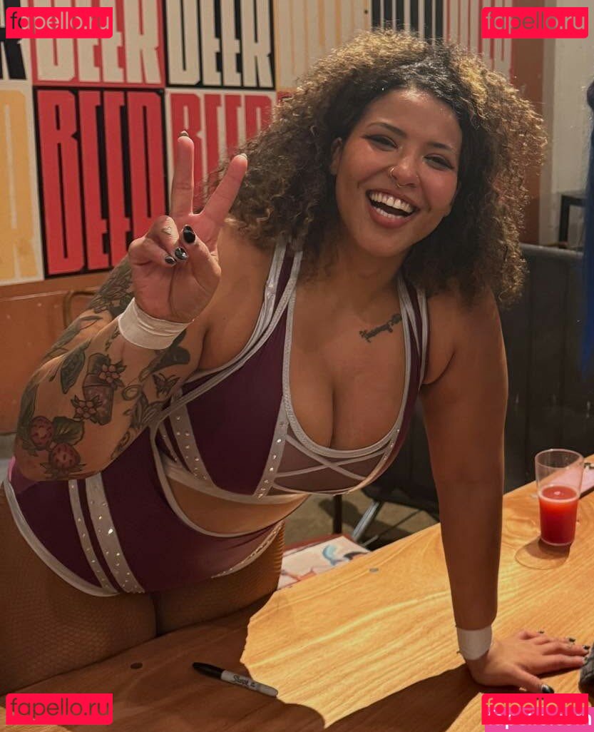 Willow Nightingale / willowwrestles Onlyfans Photo Gallery 