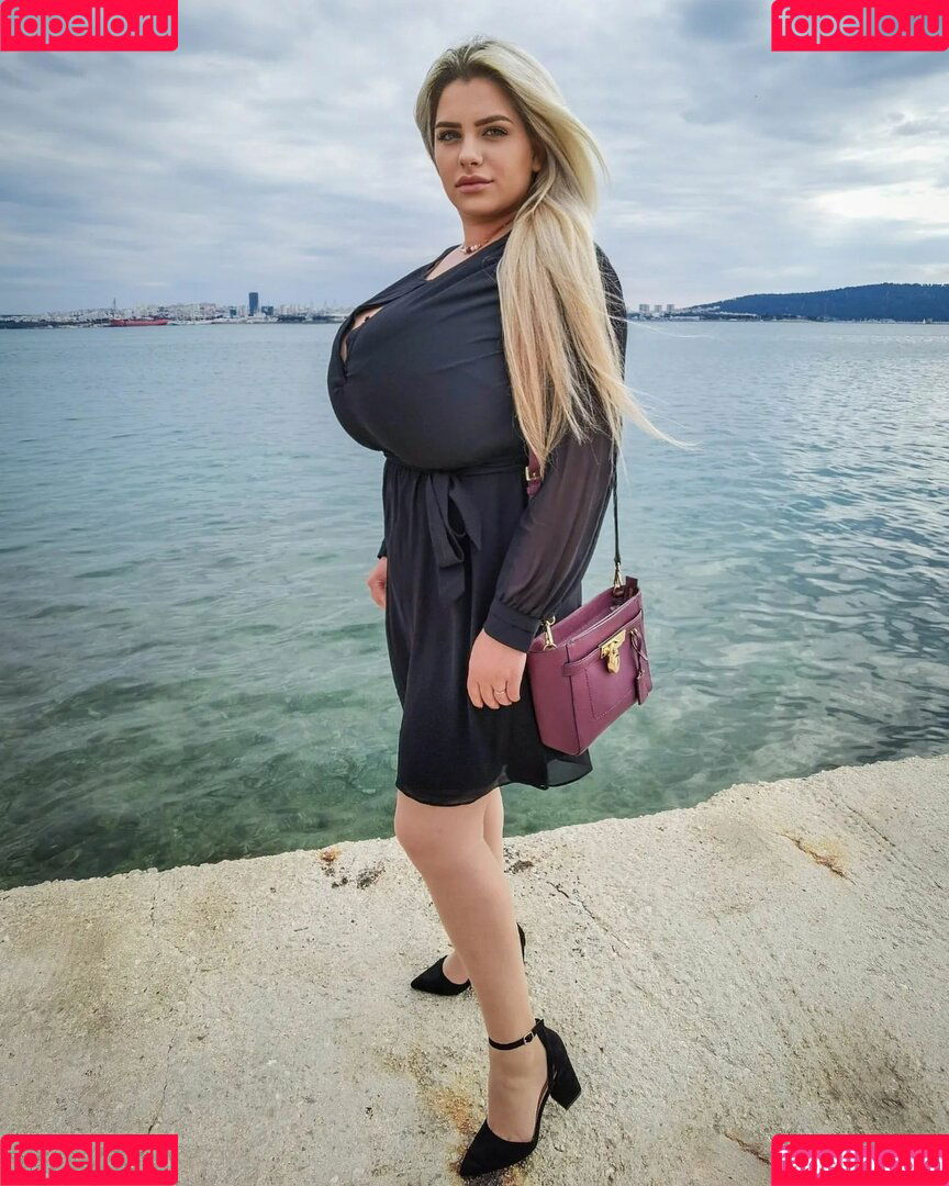 Nina Phoenix Onlyfans Photo Gallery 