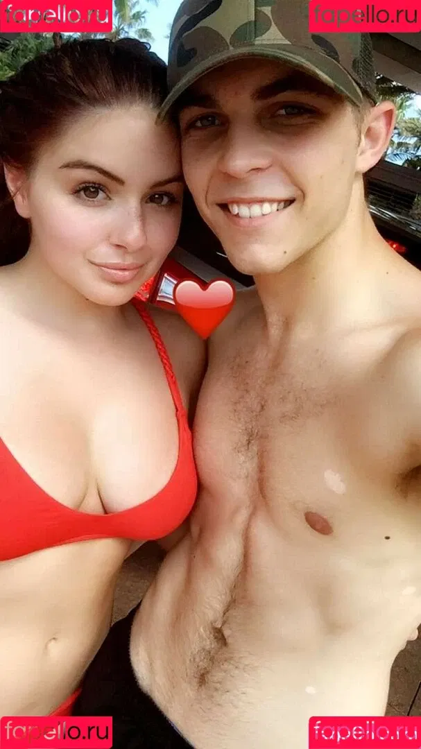 Ariel Winter Onlyfans Photo Gallery 
