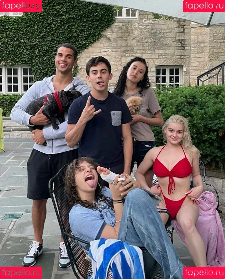 Ariel Winter Onlyfans Photo Gallery 