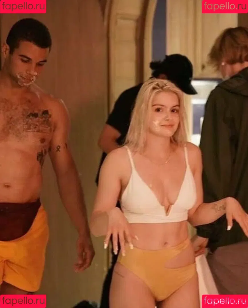 Ariel Winter Onlyfans Photo Gallery 