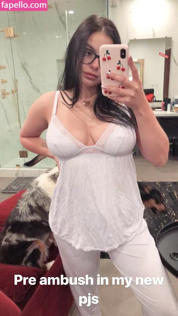 Ariel Winter Onlyfans Photo Gallery 