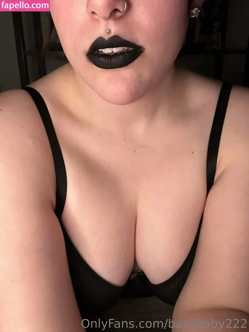 basilbaby222 Onlyfans Photo Gallery 
