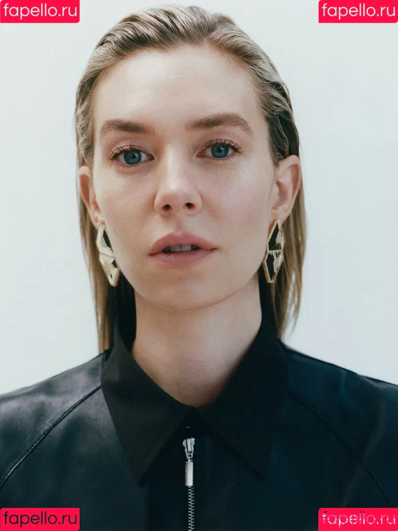 Vanessa Kirby Onlyfans Photo Gallery 