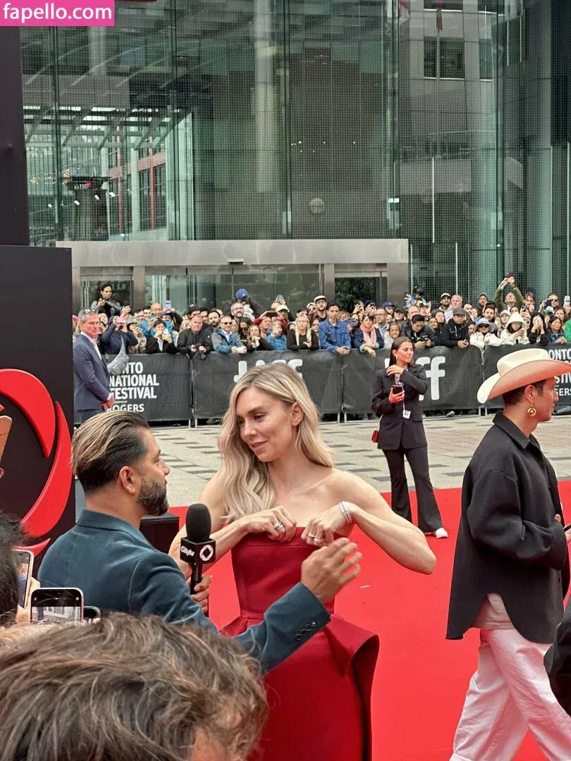 Vanessa Kirby Onlyfans Photo Gallery 