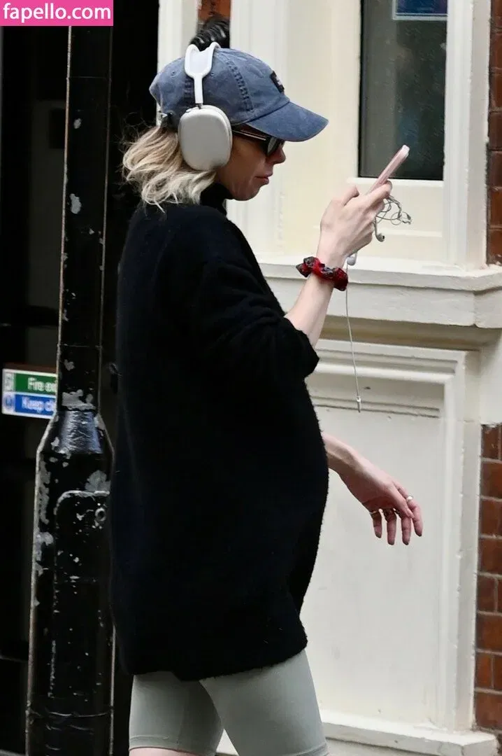 Vanessa Kirby Onlyfans Photo Gallery 