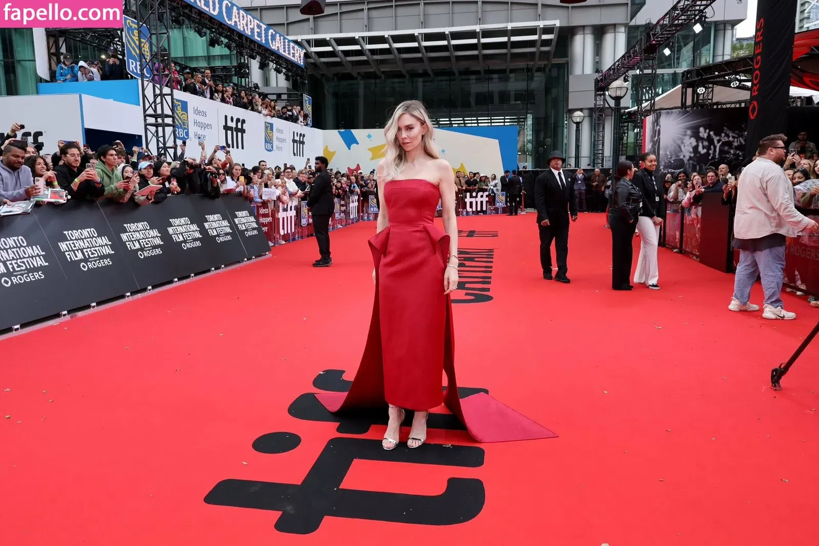 Vanessa Kirby Onlyfans Photo Gallery 