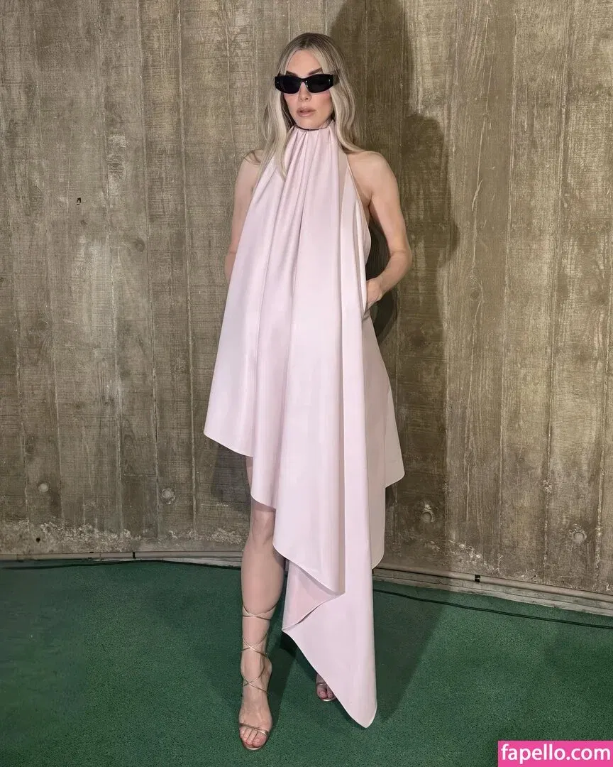 Vanessa Kirby Onlyfans Photo Gallery 