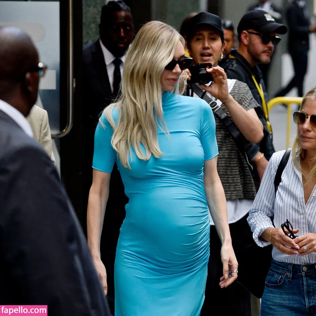 Vanessa Kirby Onlyfans Photo Gallery 