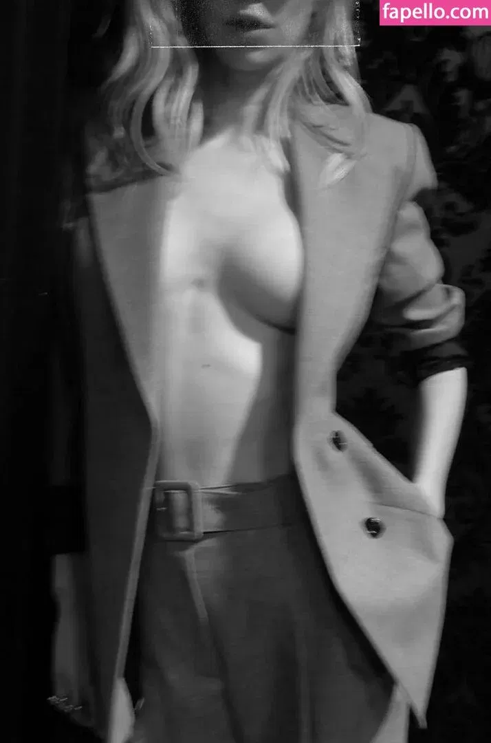 Vanessa Kirby Onlyfans Photo Gallery 