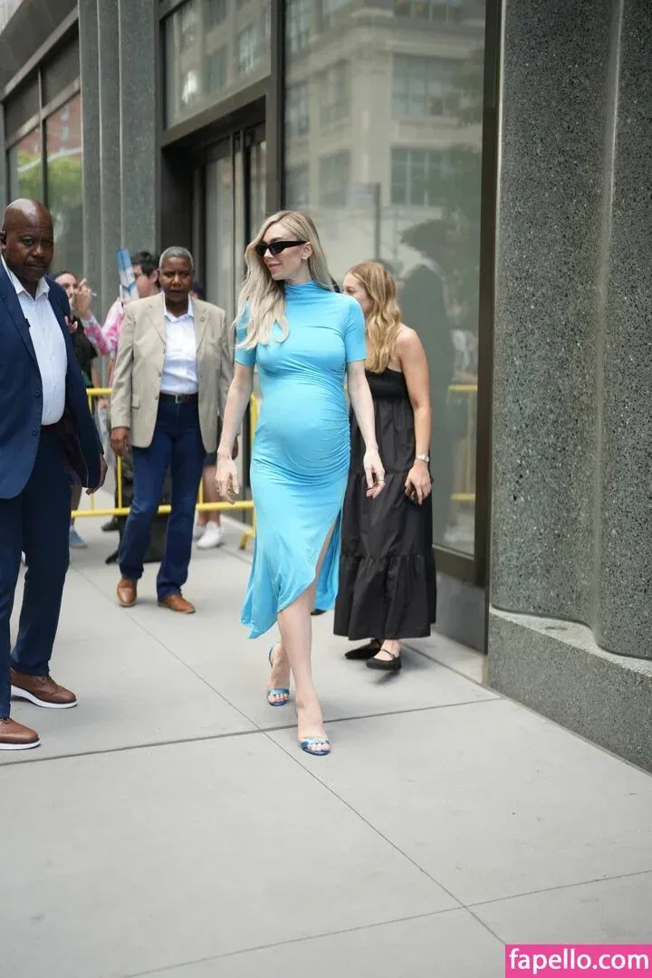 Vanessa Kirby Onlyfans Photo Gallery 