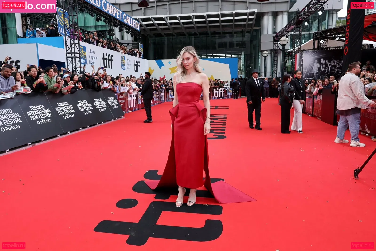 Vanessa Kirby Onlyfans Photo Gallery 