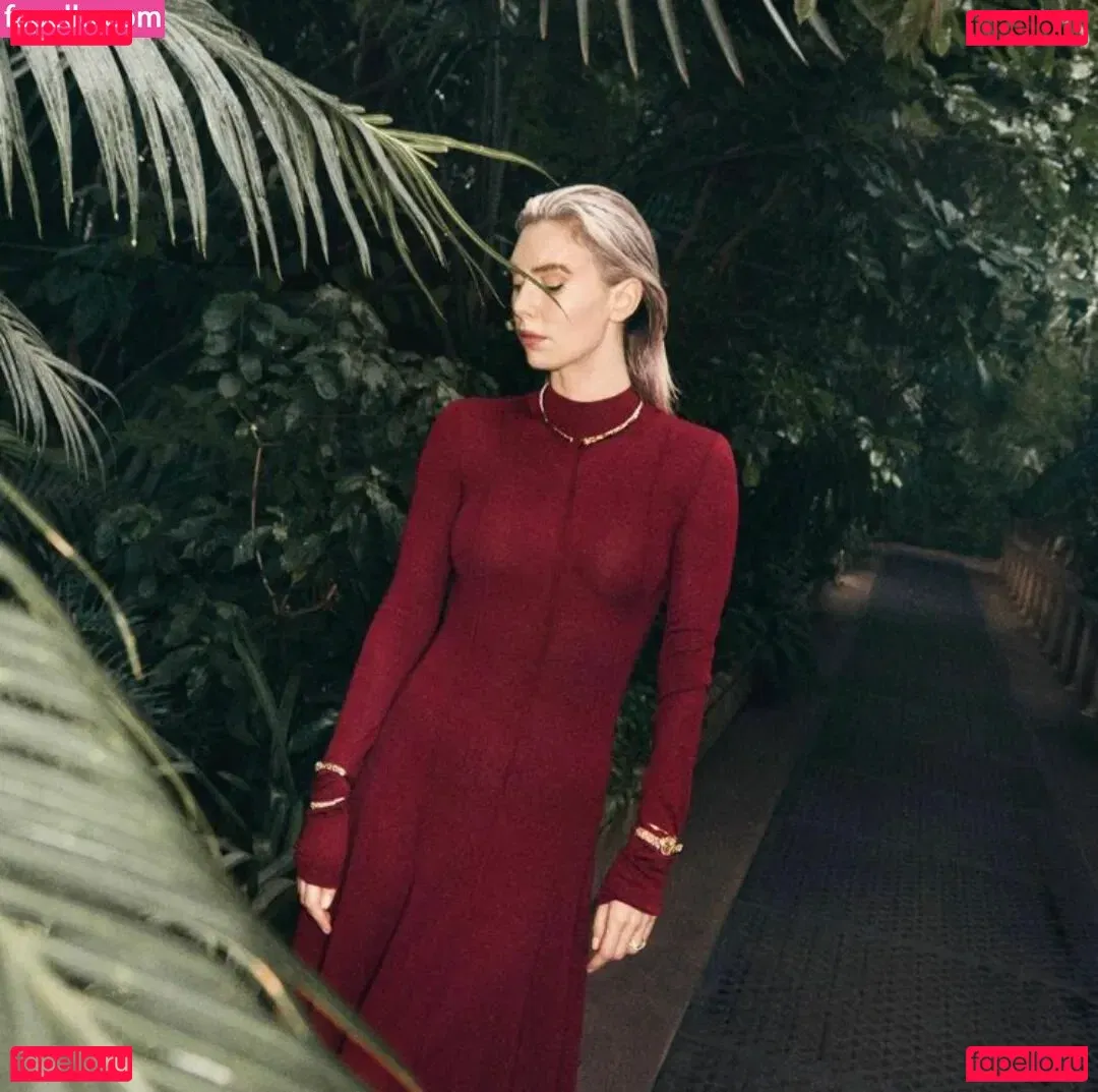 Vanessa Kirby Onlyfans Photo Gallery 