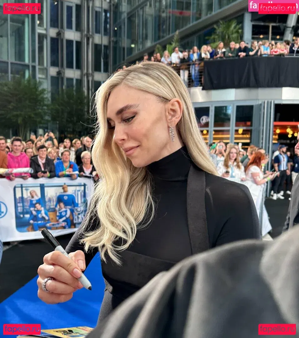 Vanessa Kirby Onlyfans Photo Gallery 