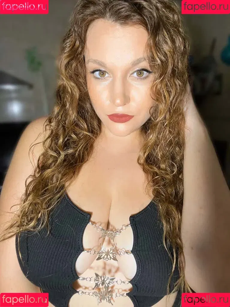 Carmen Curvy Onlyfans Photo Gallery 