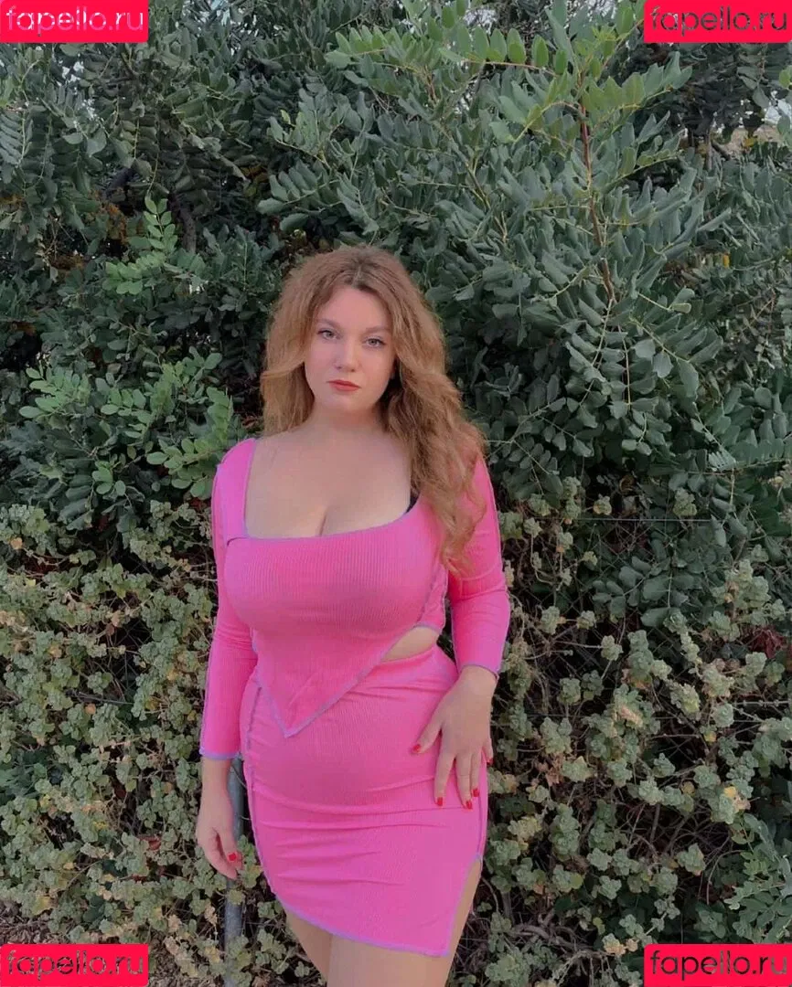 Carmen Curvy Onlyfans Photo Gallery 