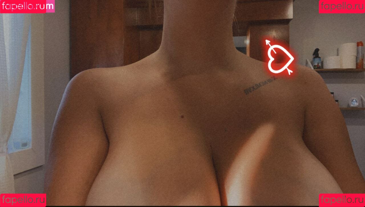 Laurence Onlyfans Photo Gallery 