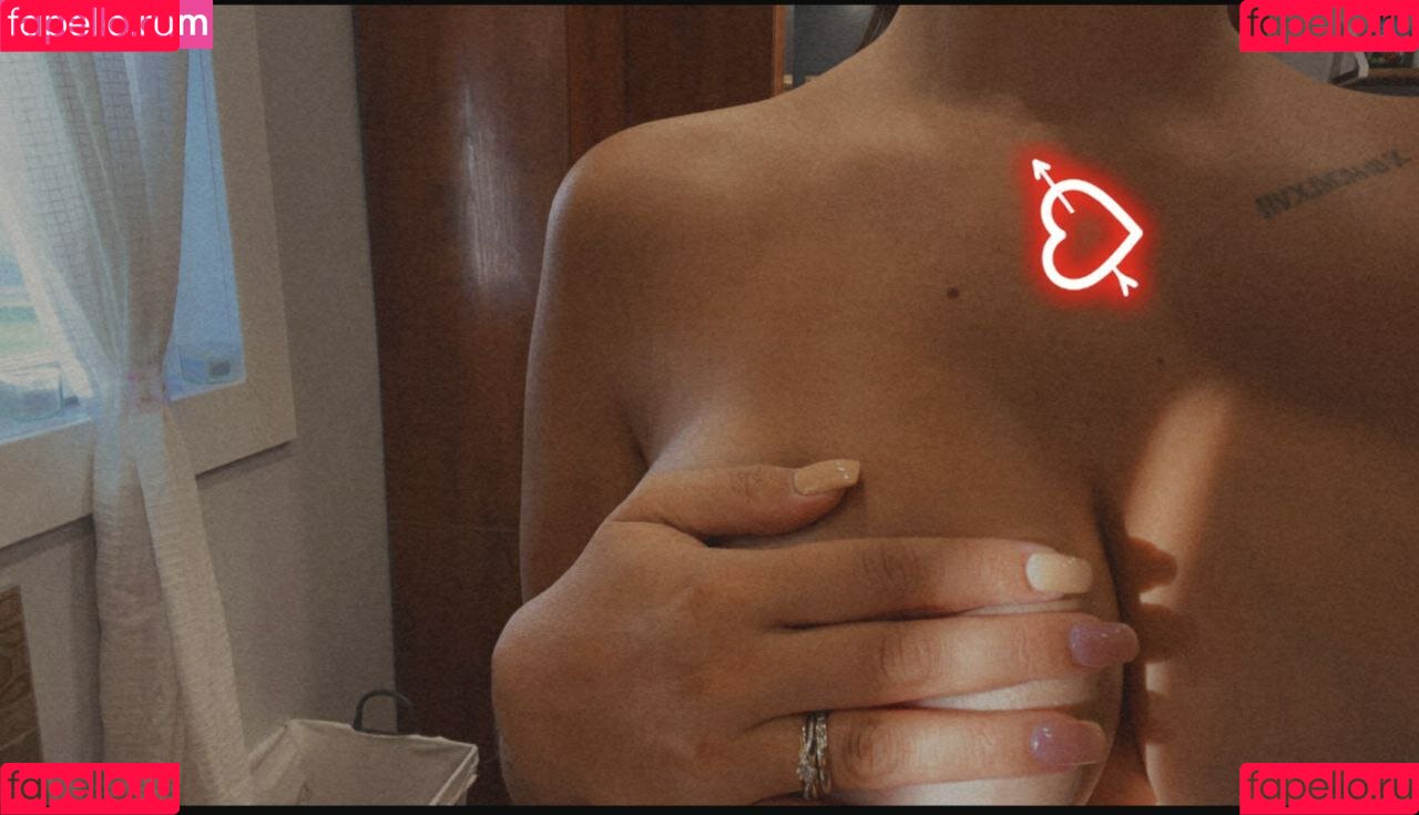 Laurence Onlyfans Photo Gallery 