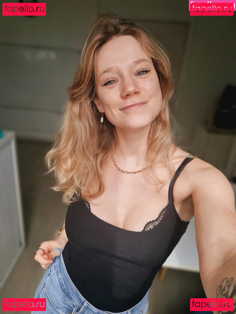 Queen Arina / arina_sofia145 / queenarina Onlyfans Photo Gallery 