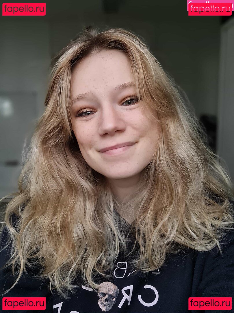 Queen Arina / arina_sofia145 / queenarina Onlyfans Photo Gallery 