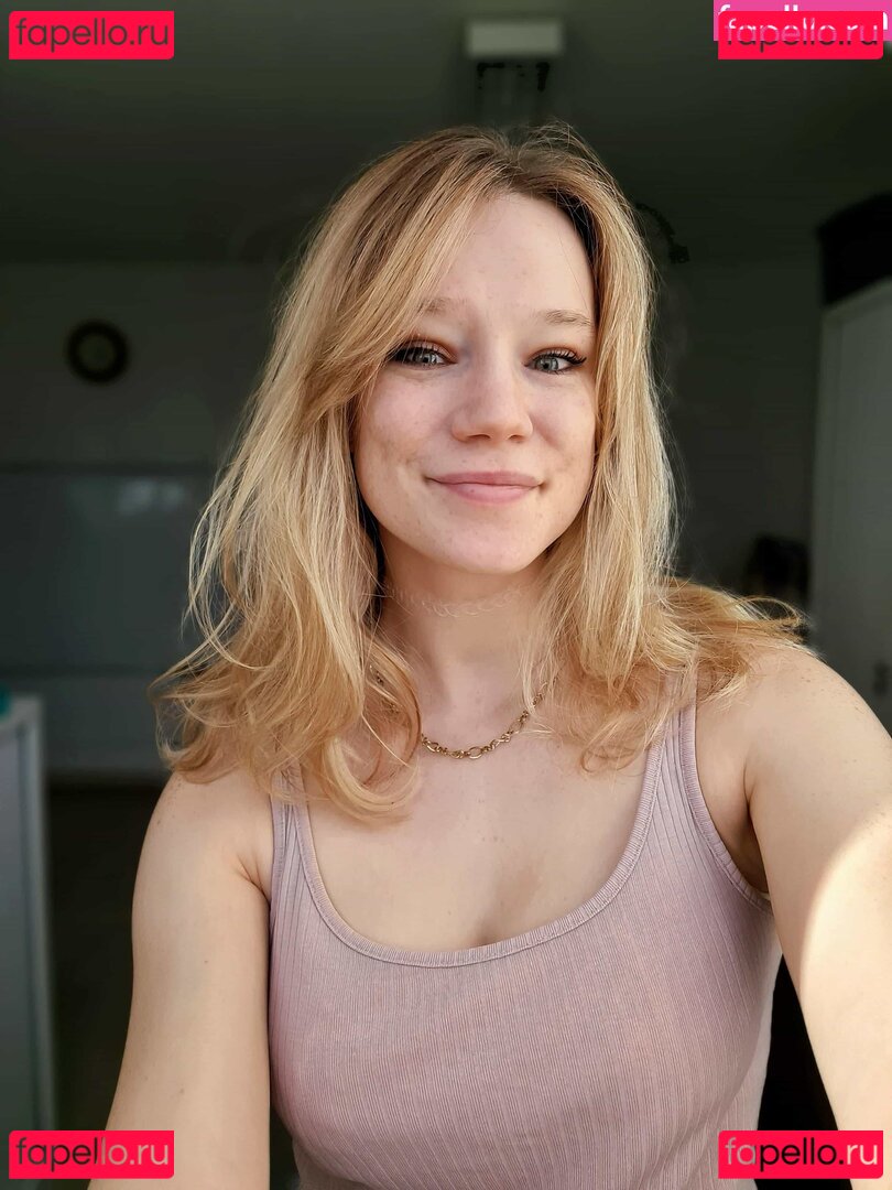 Queen Arina / arina_sofia145 / queenarina Onlyfans Photo Gallery 