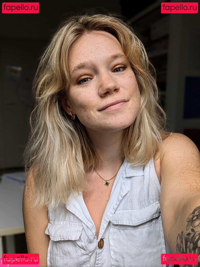 Queen Arina / arina_sofia145 / queenarina Onlyfans Photo Gallery 