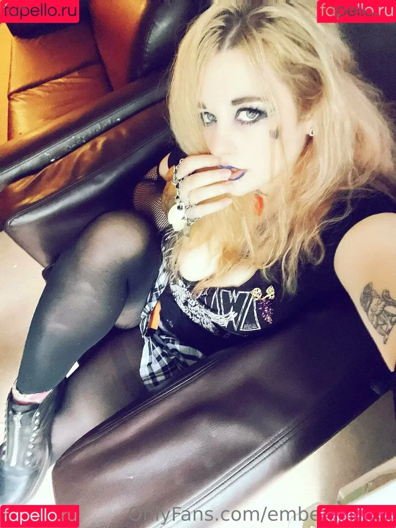 embergemini Onlyfans Photo Gallery 
