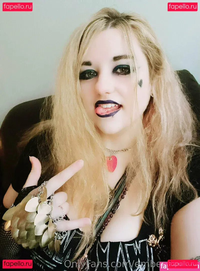 embergemini Onlyfans Photo Gallery 