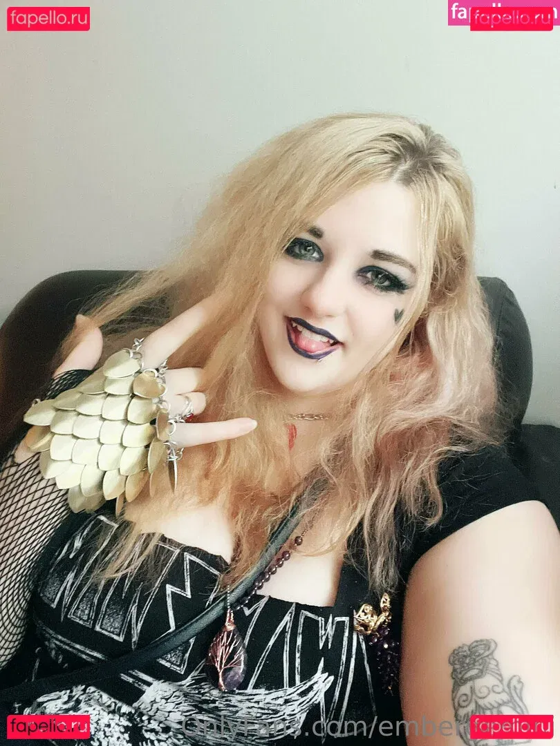 embergemini Onlyfans Photo Gallery 