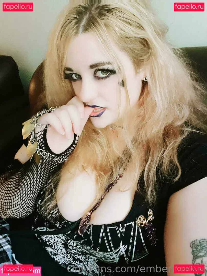 embergemini Onlyfans Photo Gallery 