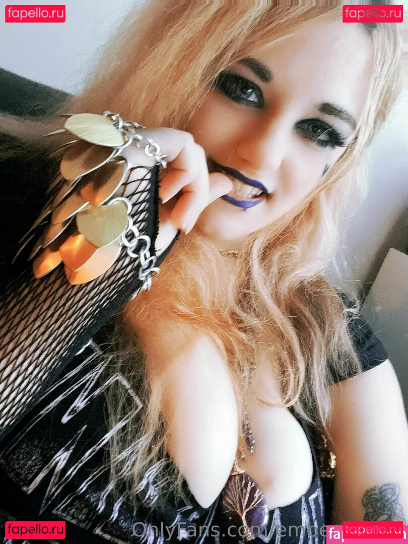 embergemini Onlyfans Photo Gallery 