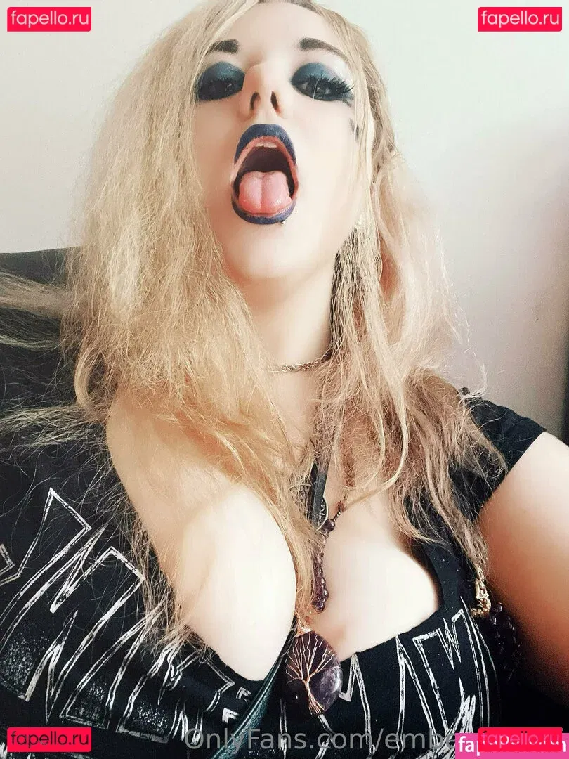 embergemini Onlyfans Photo Gallery 