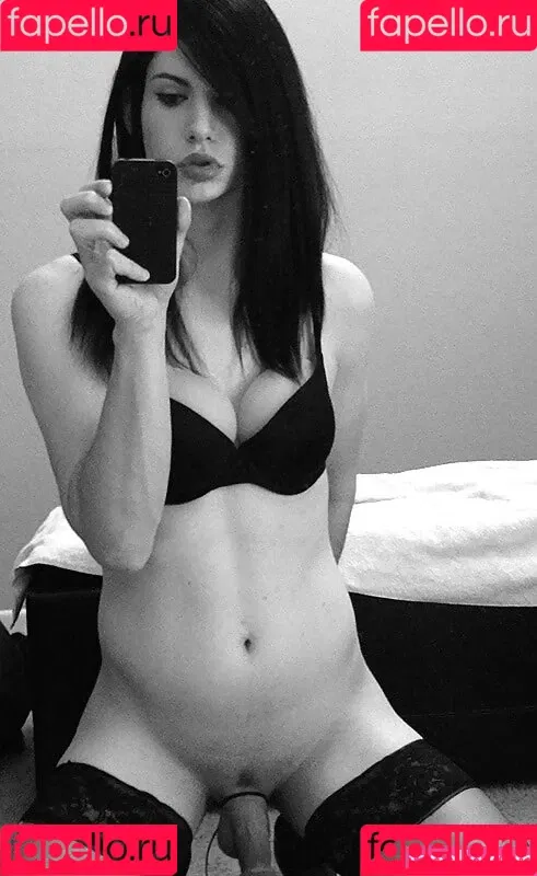 Kalindra Chan Onlyfans Photo Gallery 