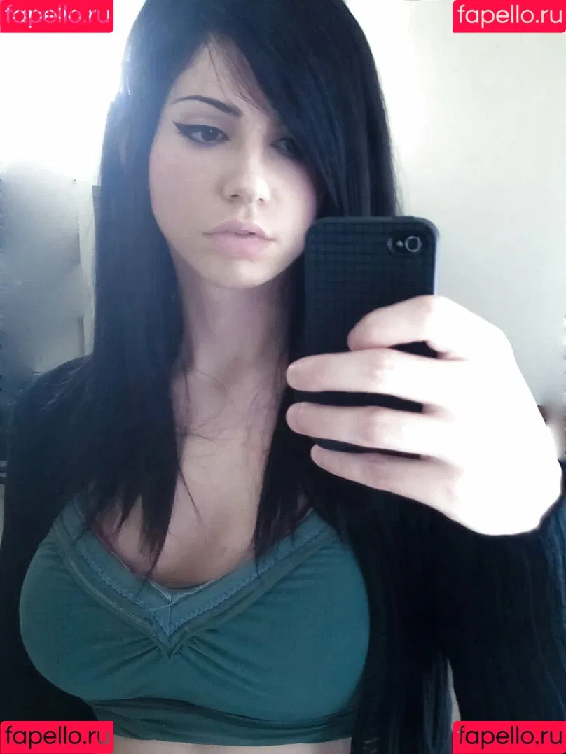 Kalindra Chan Onlyfans Photo Gallery 