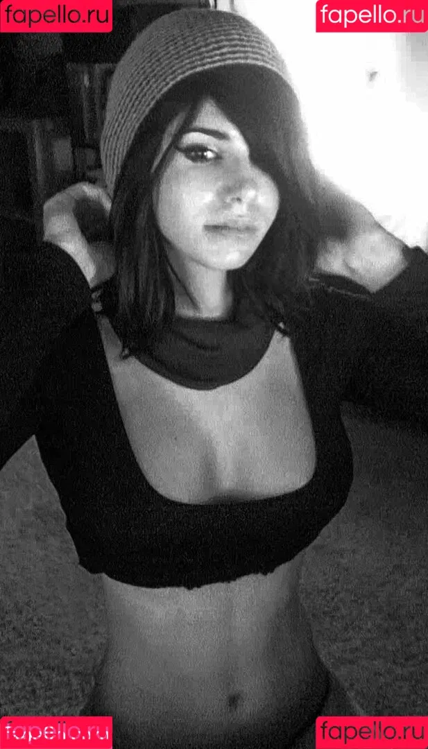 Kalindra Chan Onlyfans Photo Gallery 
