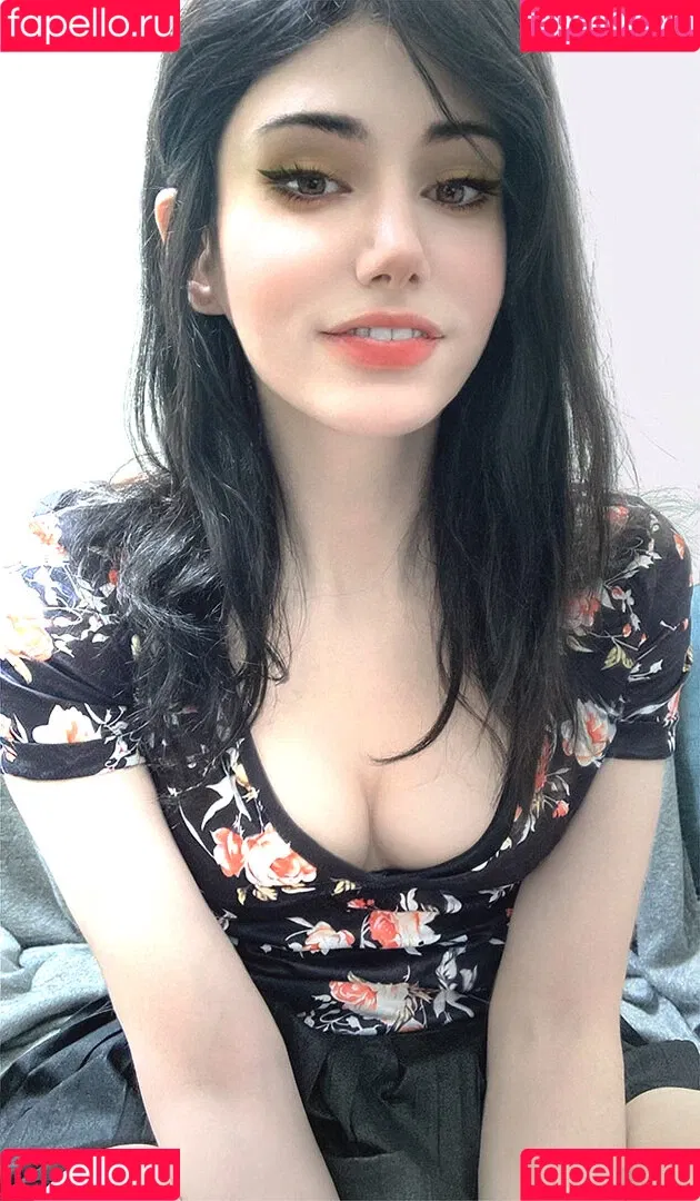 Kalindra Chan Onlyfans Photo Gallery 