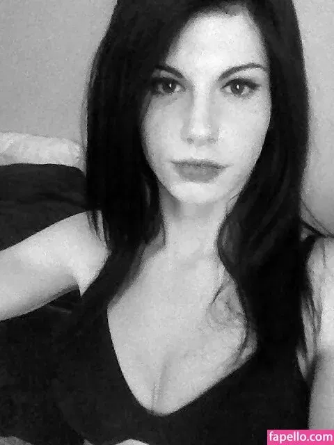 Kalindra Chan Onlyfans Photo Gallery 