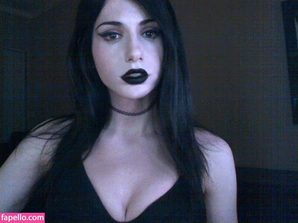 Kalindra Chan Onlyfans Photo Gallery 